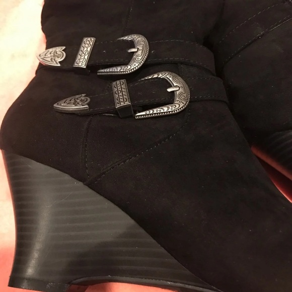 Boots - Picture 2 of 4